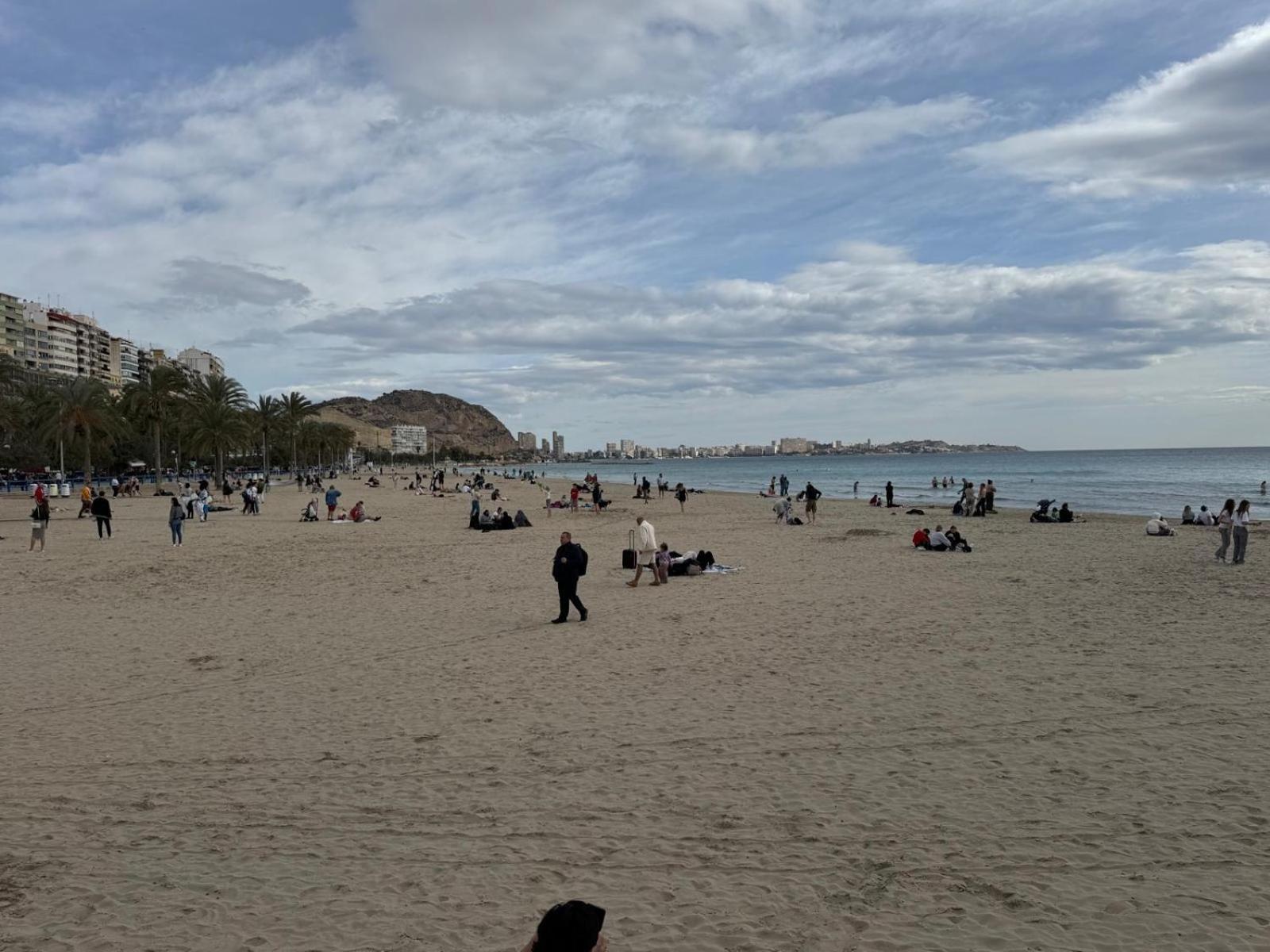 Apartamentos Playa Postiguet アリカンテ エクステリア 写真